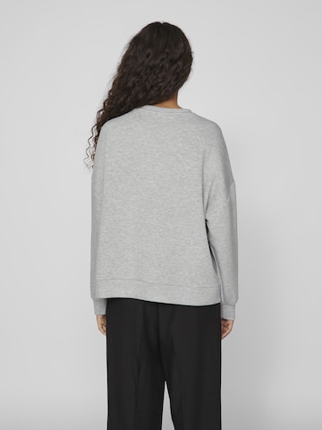 VILA Sweatshirt in Grey