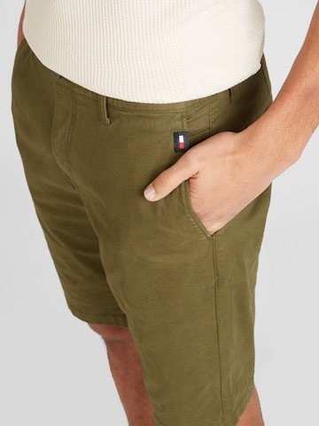 Tommy Jeans regular Lærredsbukser 'SCANTON' i grøn
