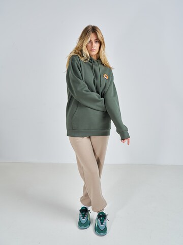 ABOUT YOU x Swalina&Linus Sweatshirt 'Elia' in Groen