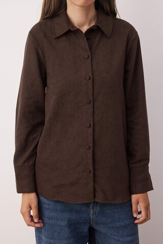 Trendyol Blouse in Brown