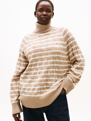 Pull-over Tommy Hilfiger Curve en beige : devant