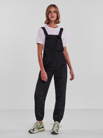 PIECES Jumpsuit 'Jylla' in Zwart: voorkant