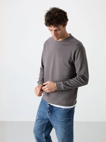 Tommy Life Sweatshirt in Grey