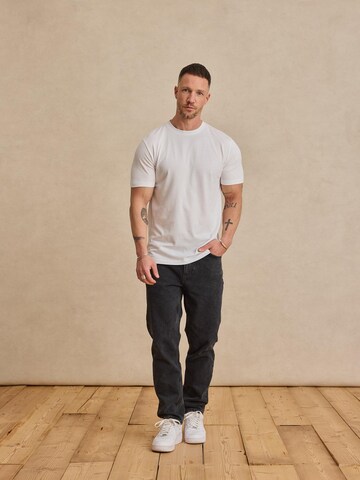 Tricou 'Piet' de la DAN FOX APPAREL pe gri