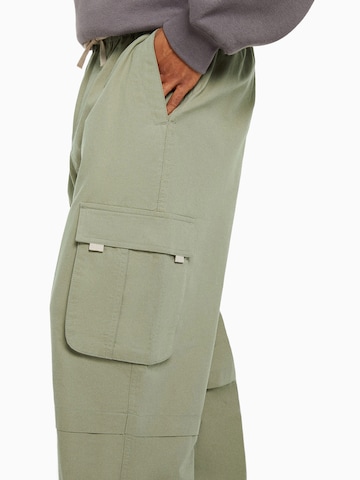 Loosefit Pantalon cargo Bershka en vert