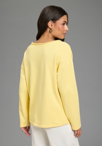 LAURA SCOTT Sweatshirt in Yellow