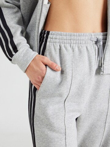 ADIDAS SPORTSWEAR Tepláková souprava 'Energize' – šedá