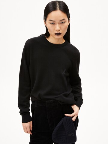 ARMEDANGELS Strickpullover ' KREWAA ICONIC ' in Schwarz: Vorderseite
