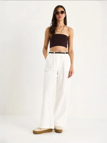 Bianco Lucci - Loosefit Calças com pregas em branco