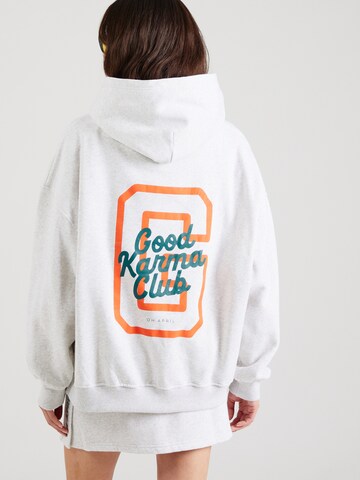 OH APRIL Sweatshirt in Grau: Vorderseite