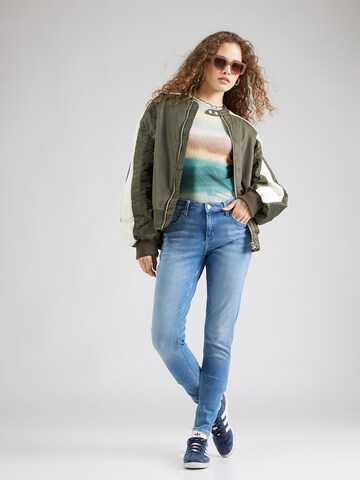 Skinny Jeans 'Sadie' de la QS pe albastru