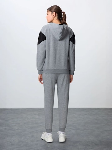 Tommy Life Sweat suit in Grey