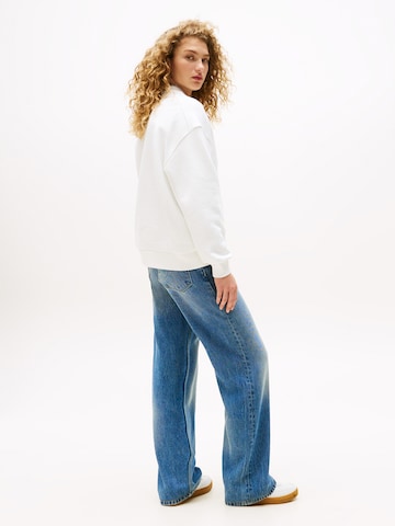 TOMMY HILFIGER Mikina – bílá