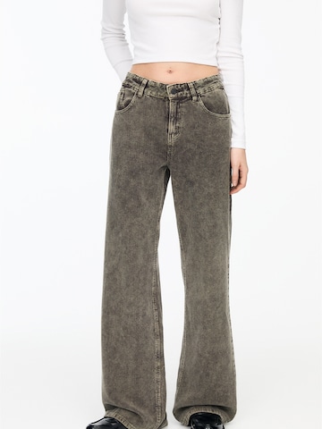 Pull&Bear Wide leg Trousers in Grey: front