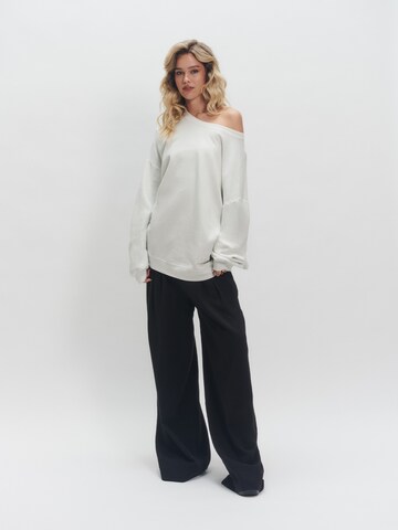 Sweat-shirt 'Madlin' millane en blanc