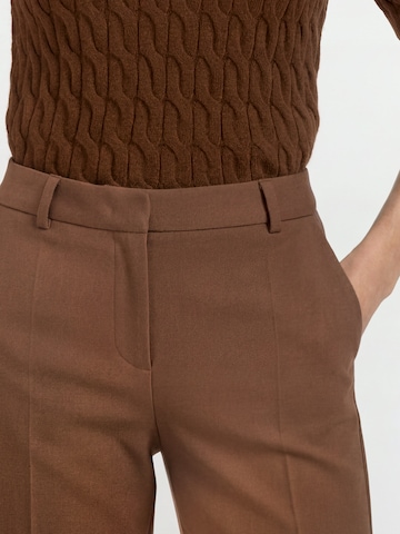 regular Pantaloni con piega frontale di Rich & Royal in marrone