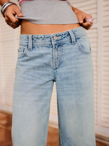 Bershka Loosefit Shorts in Blau