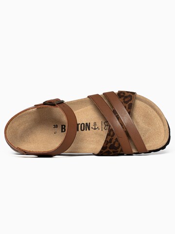 Bayton - Sandalias con hebilla 'Denia' en marrón