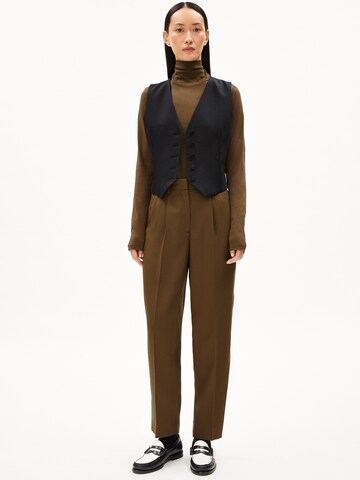 ARMEDANGELS Tapered Pleat-front trousers 'SANDRINAA' in Green