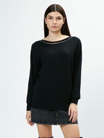 Pullover di Influencer in nero: frontale