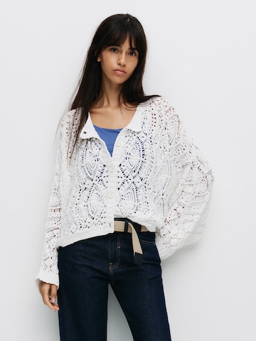 Cardigan dimensiuni mari de la Pull&Bear pe bej: față