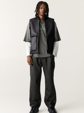 Loosefit Pantaloni di Pull&Bear in nero