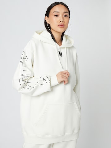 ABOUT YOU x Dardan Sweatshirt 'Elia' in White: front