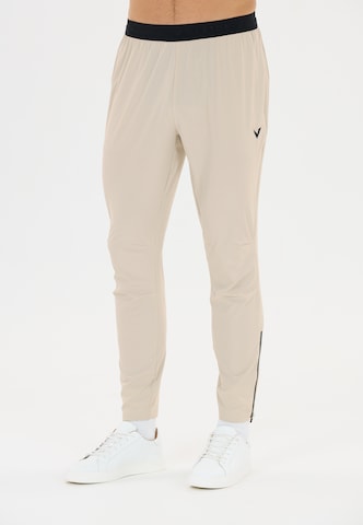 Virtus Tapered Sweathose 'Michi' in Weiß: Vorderseite