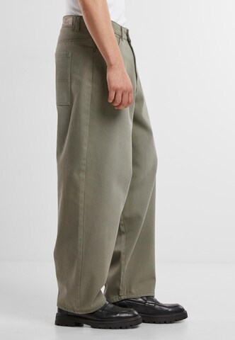 Urban Classics Baggy Jeans in Groen