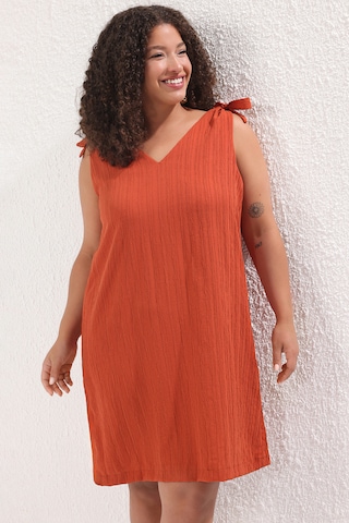 Trendyol Curve Jurk in Rood
