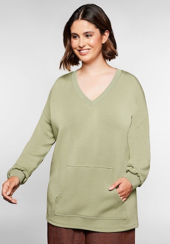 SHEEGO Sweatshirt in Groen: voorkant