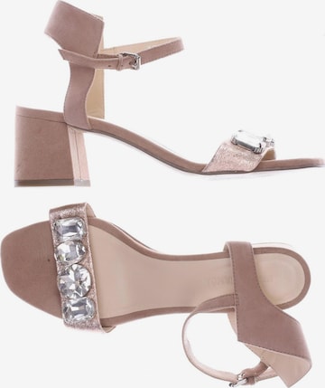 Elvio Zanon Sandals & High-Heeled Sandals in 38 in Beige: front