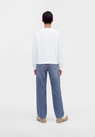 Calvin Klein Jeans Суичър в бяло: отзад