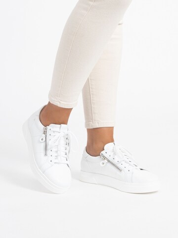 VITAFORM High-Top Sneakers in White: front