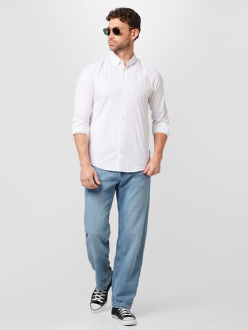 Coupe slim Chemise Only & Sons en blanc