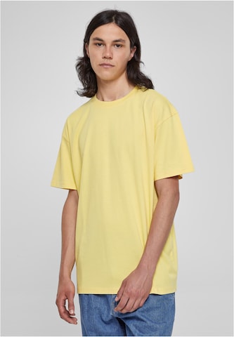 Urban Classics - Camisa 'Heavy Oversized Tee' em amarelo: frente