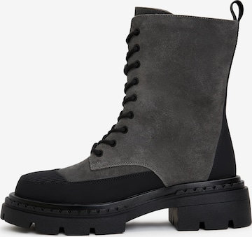 CESARE GASPARI Lace-Up Ankle Boots in Grey: front