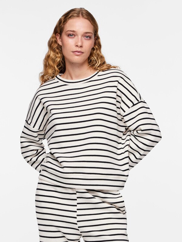 PIECES Sweatshirt 'CHILLI' in White