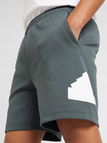 ADIDAS SPORTSWEARregular Sportske hlače 'BOS SHO' - zelena boja
