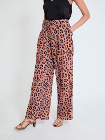 Lola Casademunt - Loosefit Pantalón en marrón: frente
