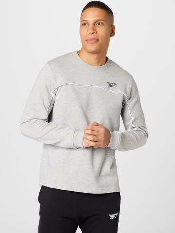 Reebok - Camiseta deportiva en gris: frente