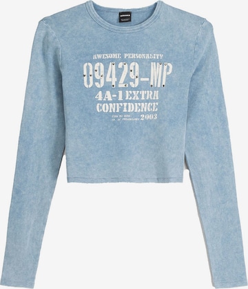 T-shirt Bershka en bleu : devant