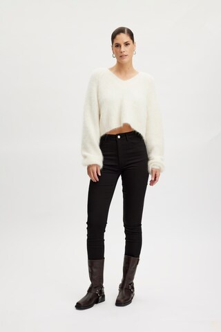 Gestuz Skinny Jeans 'Lesly' in Black