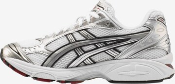 Baskets basses ASICS SportStyle en blanc : devant