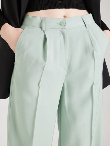 Tally Weijl Loose fit Pleat-Front Pants in Green