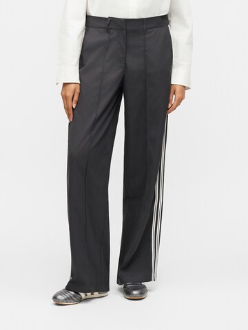 Largi Pantaloni cu dungă 'FB' de la ADIDAS ORIGINALS pe negru: față