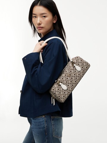 TOMMY HILFIGER Schultertasche in Braun: Vorderseite