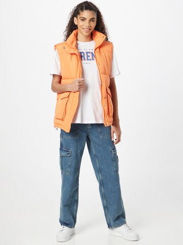 Tricou de la Trendyol pe alb
