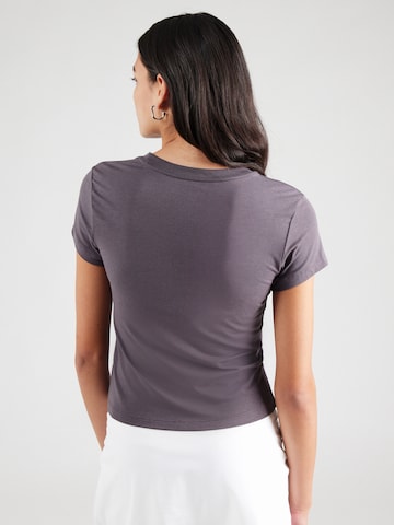 T-shirt 'CHLL' Nike Sportswear en gris