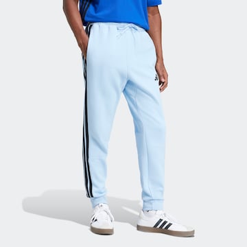 mėlyna ADIDAS SPORTSWEAR Siaurėjantis Sportinės kelnės 'Essentials'